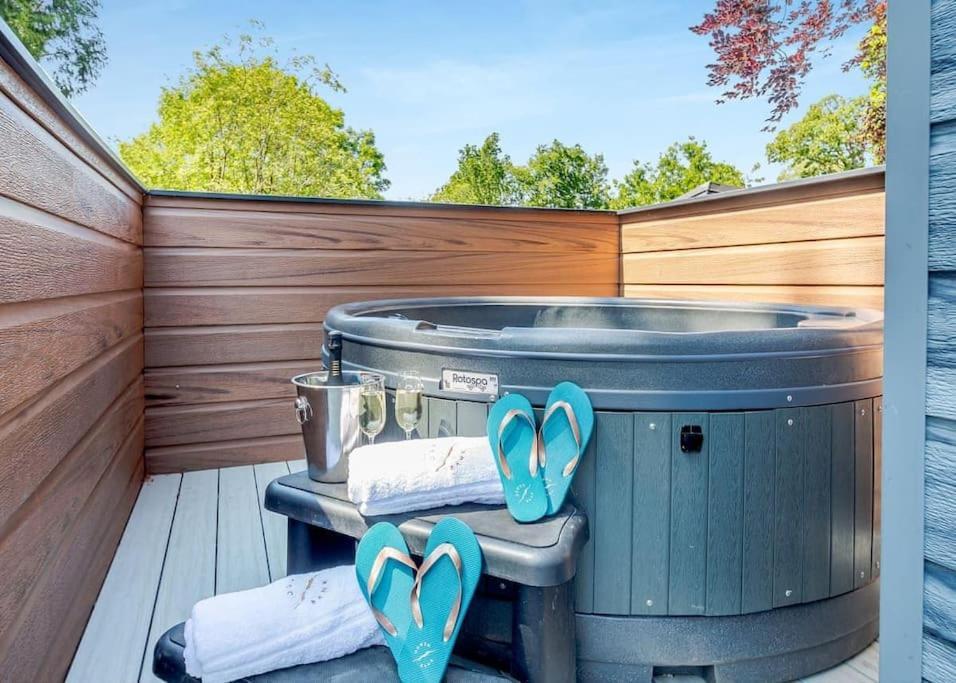 Vila V28 - The Lookout With Hot Tub Bangor  Exteriér fotografie