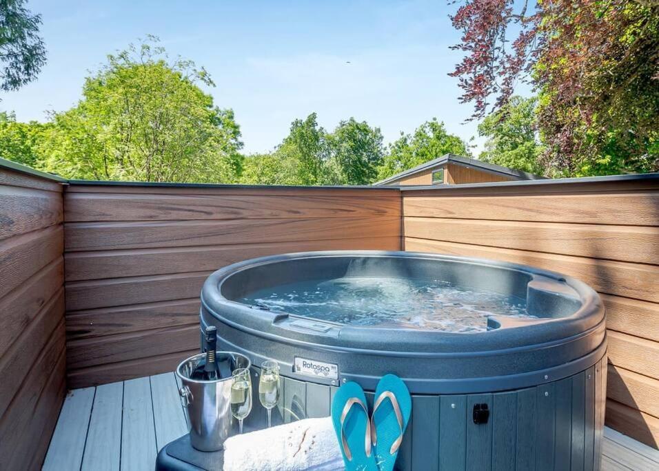 Vila V28 - The Lookout With Hot Tub Bangor  Exteriér fotografie